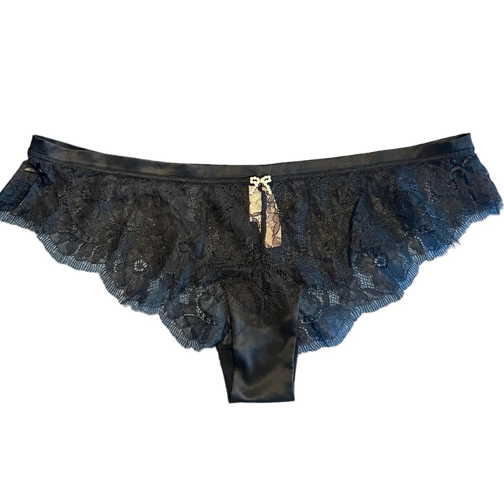 Victoria’s Secret Lace and Satin Panty From The Very sexy Collection Medium NEW